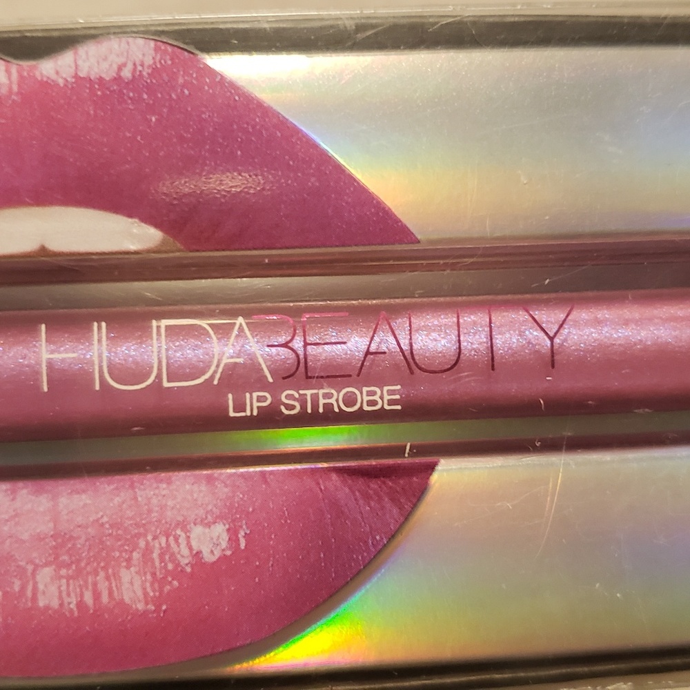 Huda Beauty - Lip Strobe in Mystical